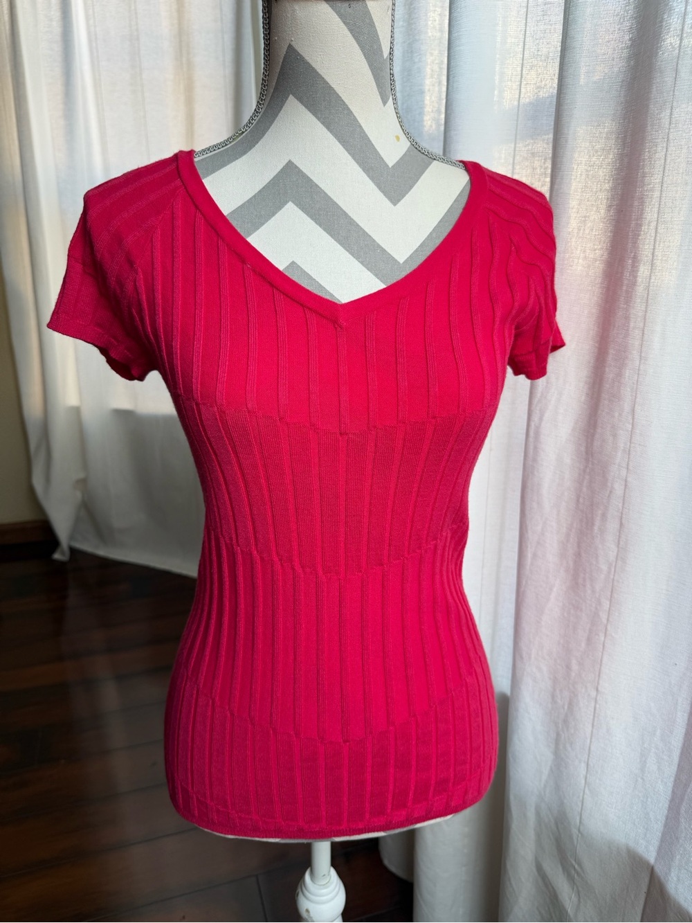 George Fitted Ribbed V-Neck Short Sleeve Top - Hot Pink